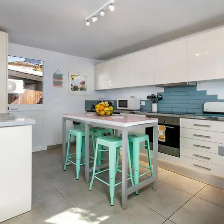 Spanish Style, Elegant 3 Bedroom - 5 Minutes From The Beach! Marbella