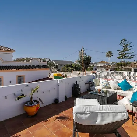 Spanish Style, Elegant 3 Bedroom - 5 Minutes From The Beach! Ferienhaus