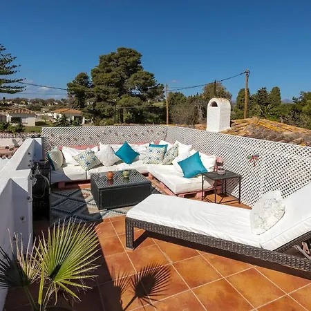 Ferienhaus Spanish Style, Elegant 3 Bedroom - 5 Minutes From The Beach! Marbella