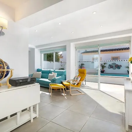 Spanish Style, Elegant 3 Bedroom - 5 Minutes From The Beach! Ferienhaus Marbella