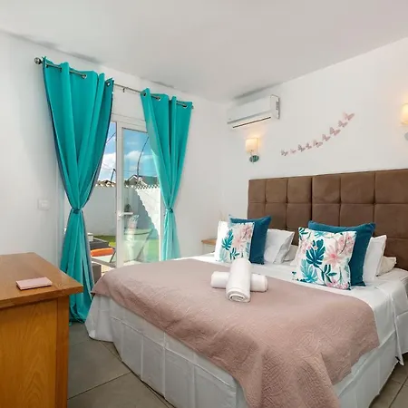 Spanish Style, Elegant 3 Bedroom - 5 Minutes From The Beach!